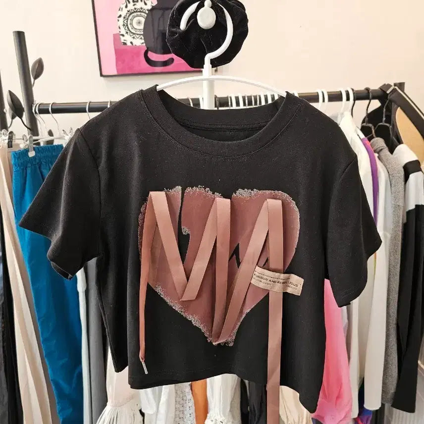 [BUNJANG] Heart Ribbon Crop Short Sleeve T-Shirt Black / 하트 리본 크롭 반팔 티셔츠 블랙
