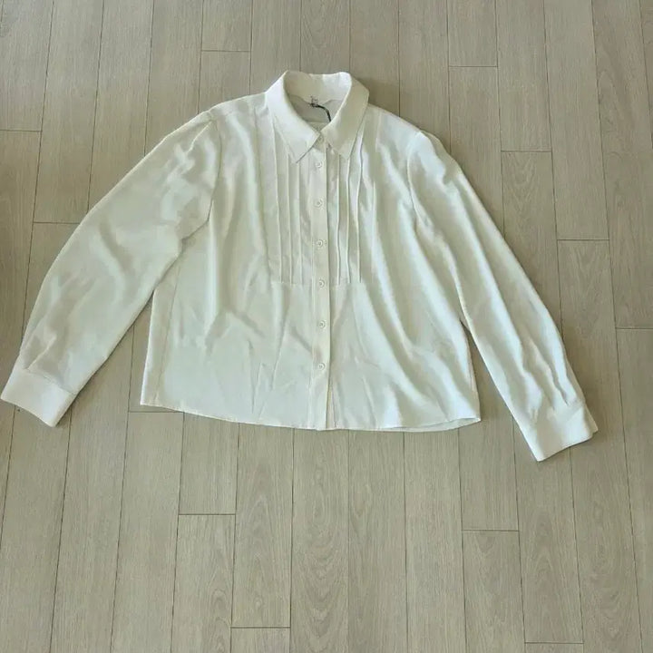 [BUNJANG] Pleated Collar Blouse Ivory / 주름포인트 카라넥 블라우스 아이보리