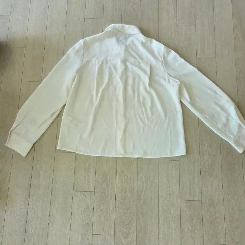 [BUNJANG] Pleated Collar Blouse Ivory / 주름포인트 카라넥 블라우스 아이보리