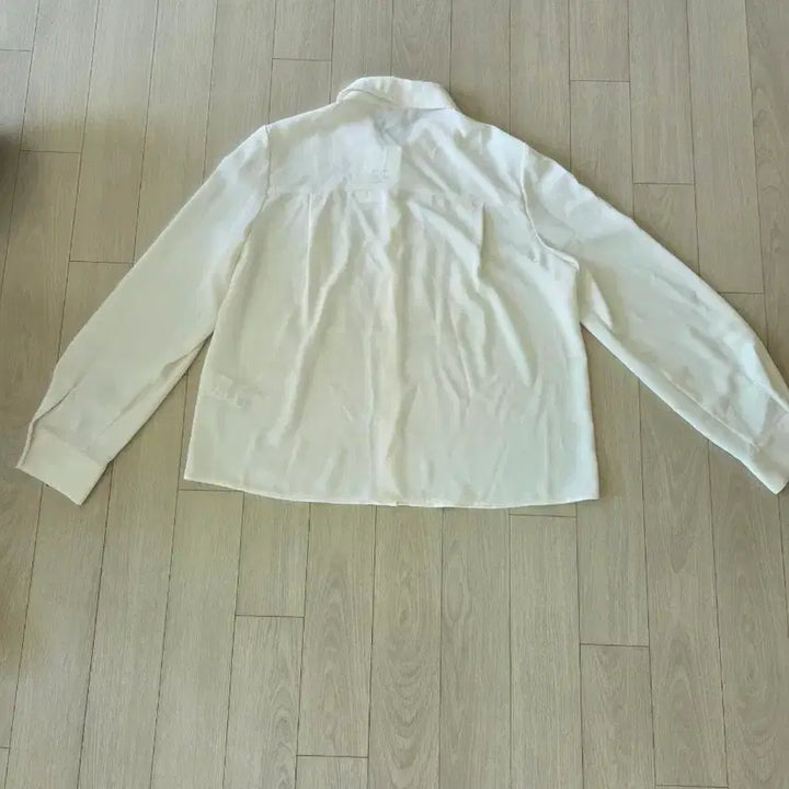 [BUNJANG] Pleated Collar Blouse Ivory / 주름포인트 카라넥 블라우스 아이보리