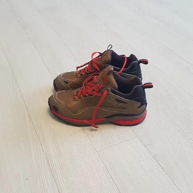 [BUNJANG] The North Face Gore-Tex Mid Hiking Shoes / 노스페이스 고어텍스 트래킹 화