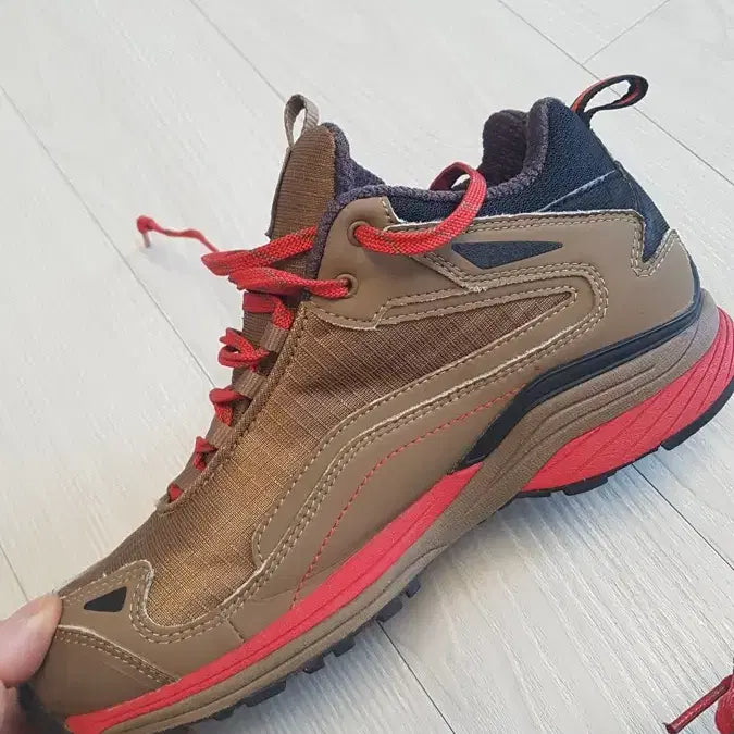 [BUNJANG] The North Face Gore-Tex Mid Hiking Shoes / 노스페이스 고어텍스 트래킹 화