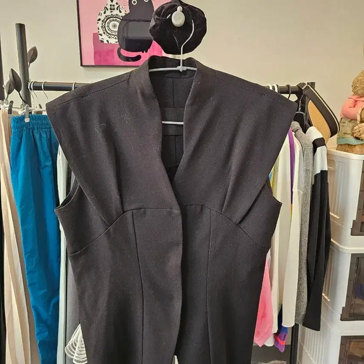 [BUNJANG] Black Shoulder Pad Vest / 블랙 숄더패드 베스트 조끼