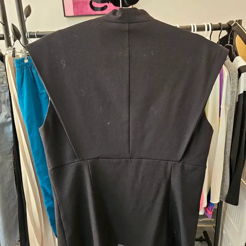 [BUNJANG] Black Shoulder Pad Vest / 블랙 숄더패드 베스트 조끼
