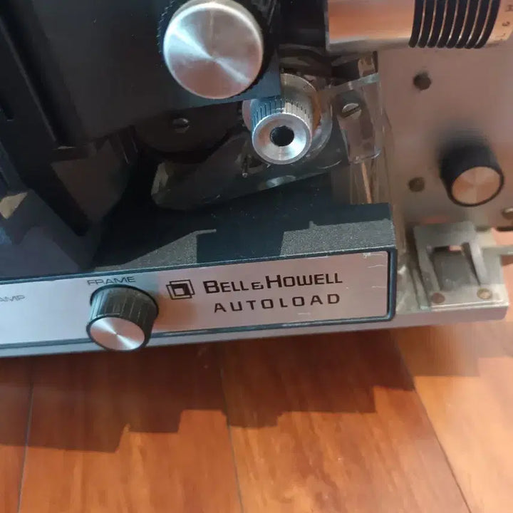 [BUNJANG] Vintage Bell &amp; Howell Autoload 8mm Film Projector / 빈티지 벨앤하우엘 오토로드 8미리 영사기