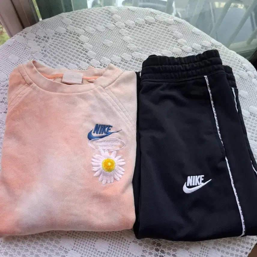 [BUNJANG] Nike Tie-Dye Sweatshirt and Track Pants Set / 나이키 맨투맨 티셔츠 + 트랙 팬츠 세트