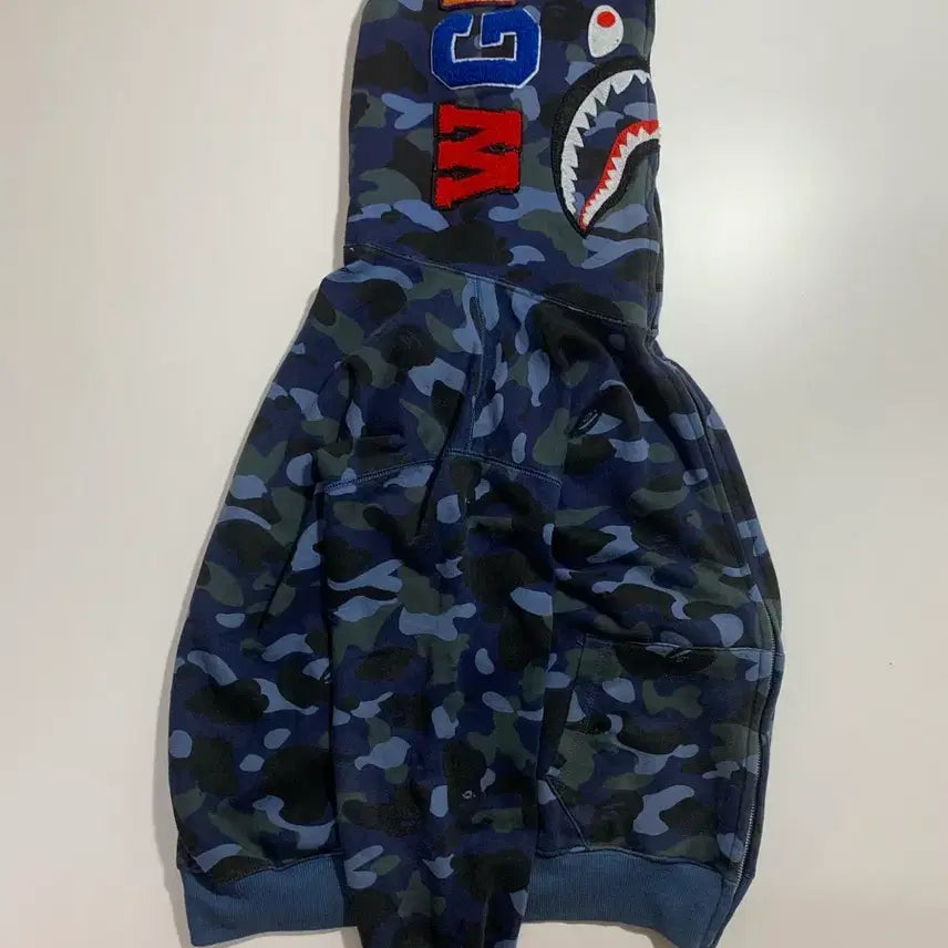 [SOLD OUT] BAPE 샤크 블루 카모 후드집업