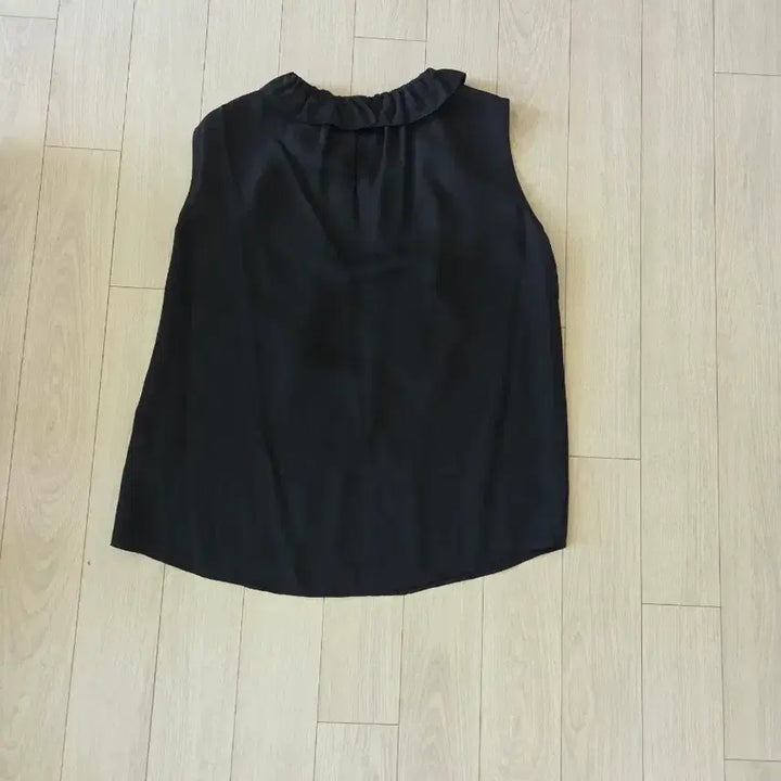 [SOLD OUT] 레니본 프릴 나시 블라우스
