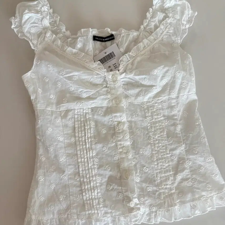 [BUNJANG] Brandy Melville White Punching Blouse / 택o) 브랜디멜빌 화이트 펀칭 블라우스