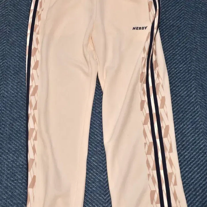 [BUNJANG] NERDY Cream Track Pants / [새상품] 널디 NERDY 트랙 바지 크림
