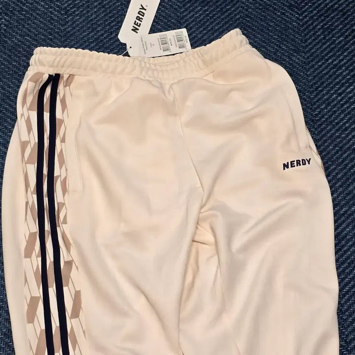 [BUNJANG] NERDY Cream Track Pants / [새상품] 널디 NERDY 트랙 바지 크림