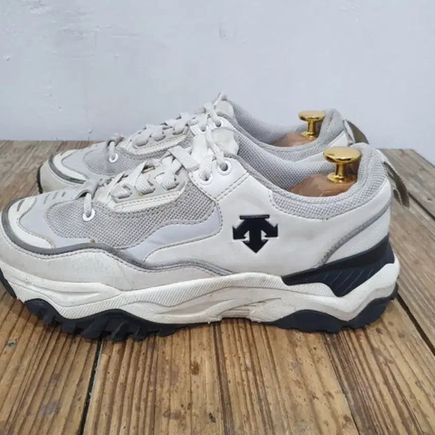 [BUNJANG] Descente Sneakers (245MM) / 데상트 운동화 스니커즈 (245MM)