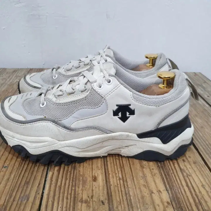 [BUNJANG] Descente Sneakers (245MM) / 데상트 운동화 스니커즈 (245MM)
