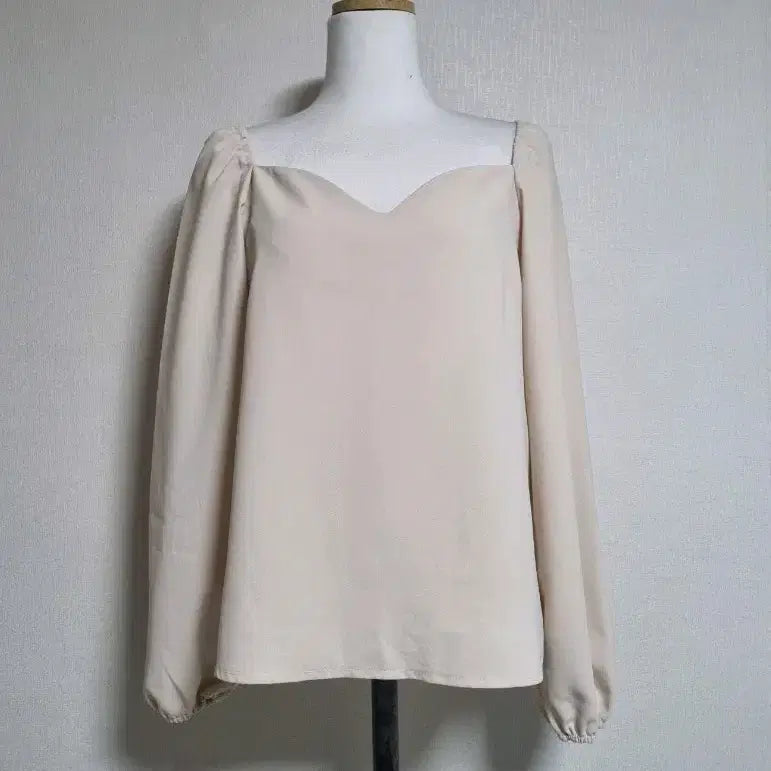 [BUNJANG] BL91 Heart Neck Shirring Blouse / BL91 하트넥 셔링 블라우스
