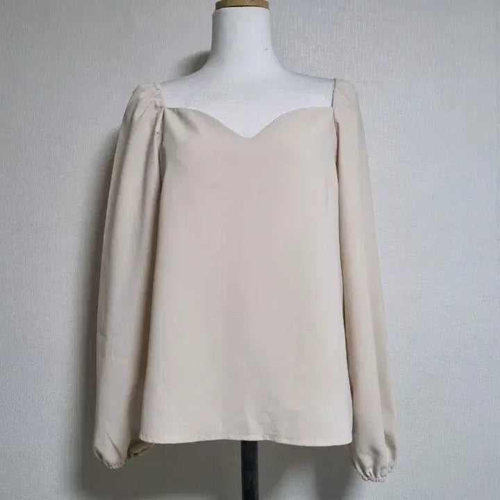 [BUNJANG] BL91 Heart Neck Shirring Blouse / BL91 하트넥 셔링 블라우스