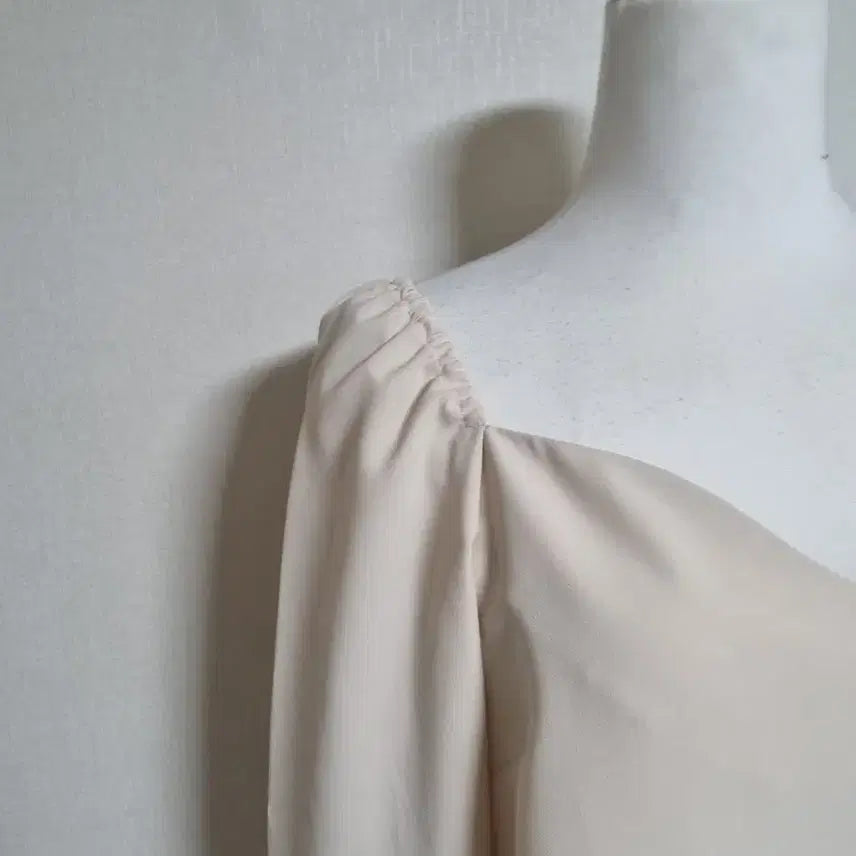 [BUNJANG] BL91 Heart Neck Shirring Blouse / BL91 하트넥 셔링 블라우스