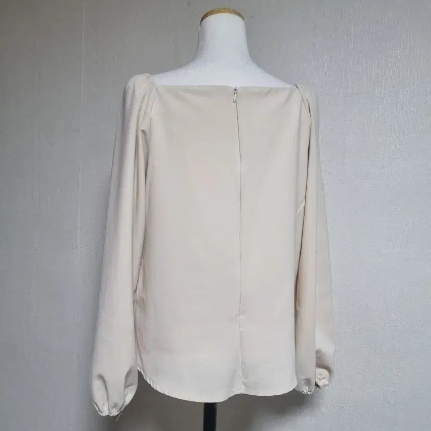 [BUNJANG] BL91 Heart Neck Shirring Blouse / BL91 하트넥 셔링 블라우스
