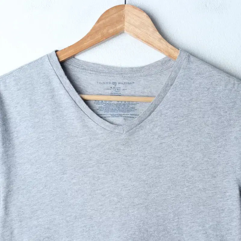 [BUNJANG] Tommy Hilfiger V-Neck Short Sleeve T-Shirt Grey Basic / (M-L) 타미힐피거 반팔 티셔츠 브이넥 그레이 기본-18673