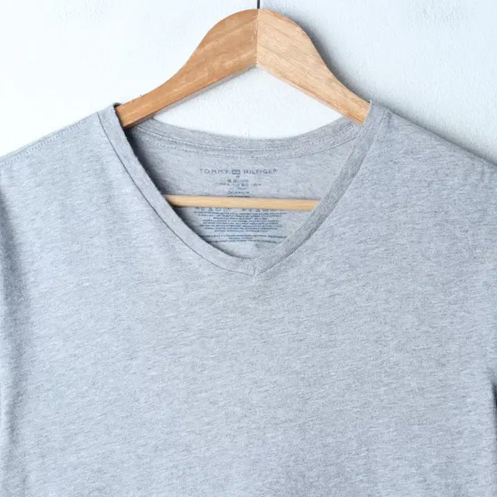 [BUNJANG] Tommy Hilfiger V-Neck Short Sleeve T-Shirt Grey Basic / (M-L) 타미힐피거 반팔 티셔츠 브이넥 그레이 기본-18673