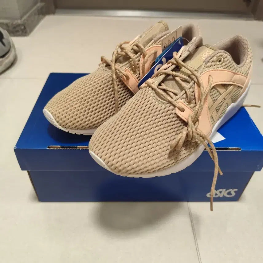 [BUNJANG] Asics Gel-Lyte Komachi Beige/Coral Sneakers / (새제품)(245)아식스 젤-라이트 코마치  베이지/코랄