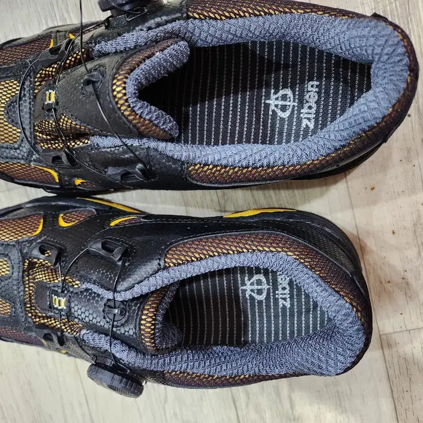 [BUNJANG] ZIBEN Black/Gold Dial Safety Shoes / 지벤 ZIBEN 블랙/골드 다이얼 안전화