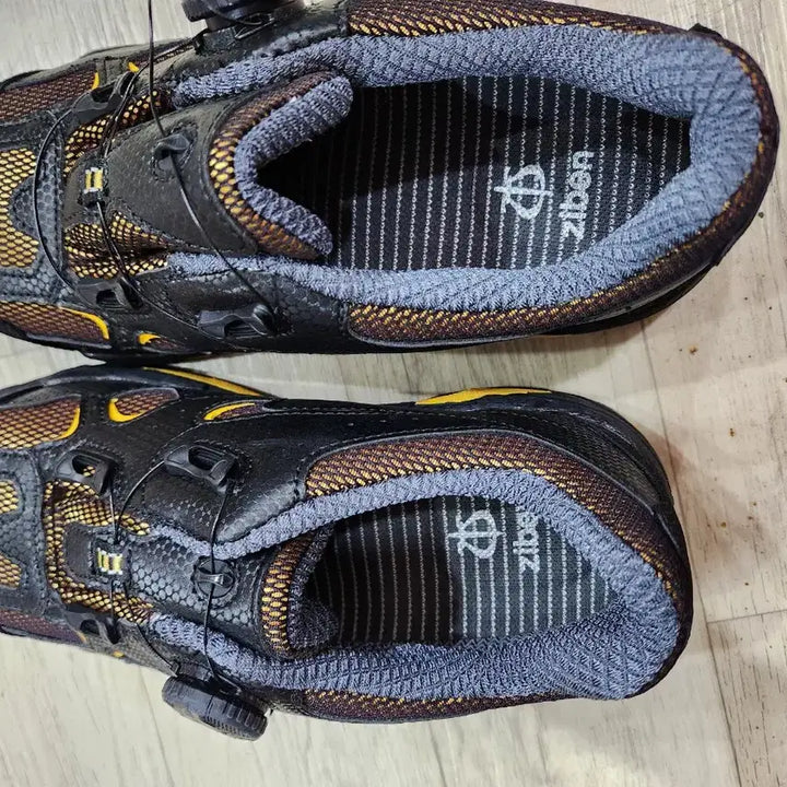 [BUNJANG] ZIBEN Black/Gold Dial Safety Shoes / 지벤 ZIBEN 블랙/골드 다이얼 안전화