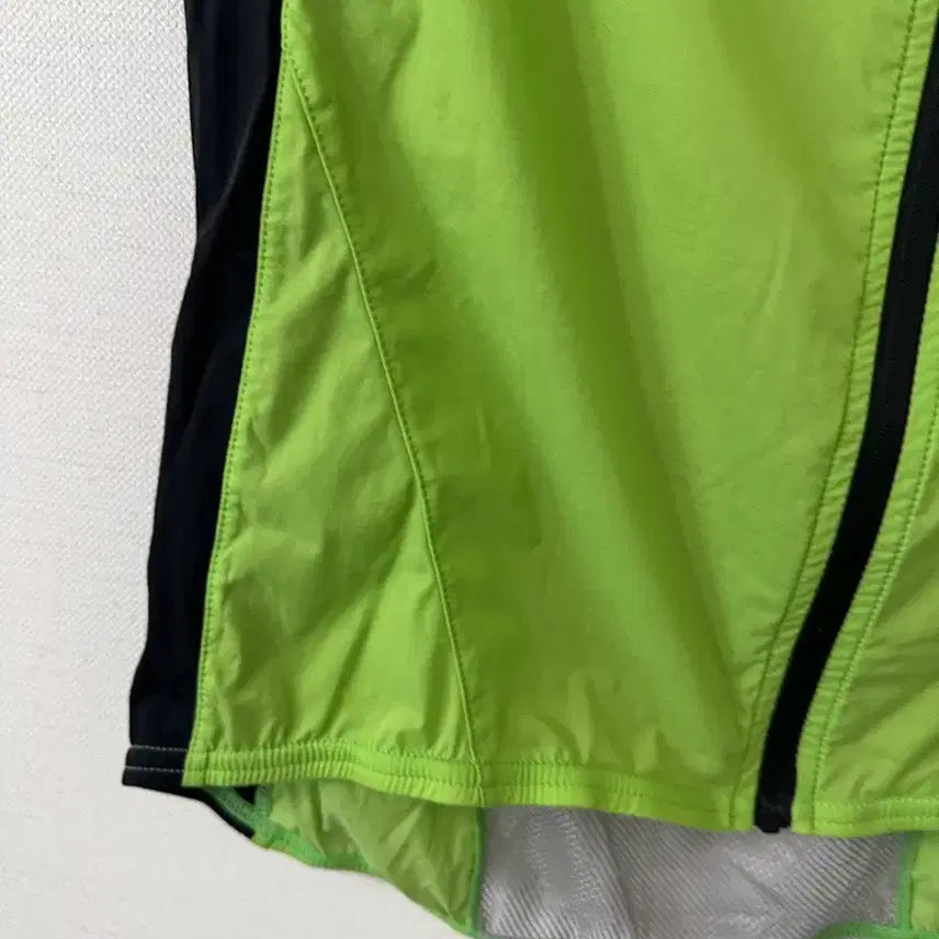 [BUNJANG] Descente Neon Green Windbreaker Vest Size 90 / 데상트 형광 그린 바람막이 조끼  90