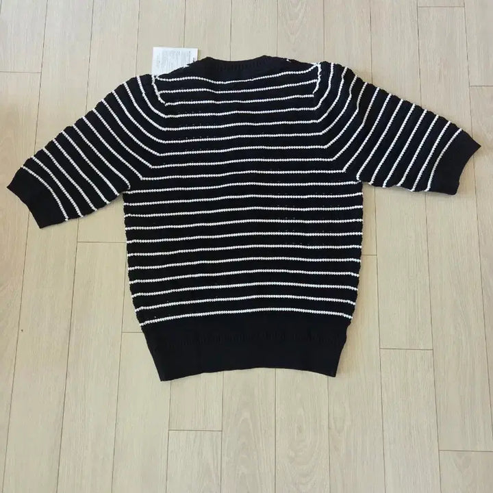 [BUNJANG] Striped Short-Sleeve Knit Cardigan / 스트라이프 반팔 니트 가디건