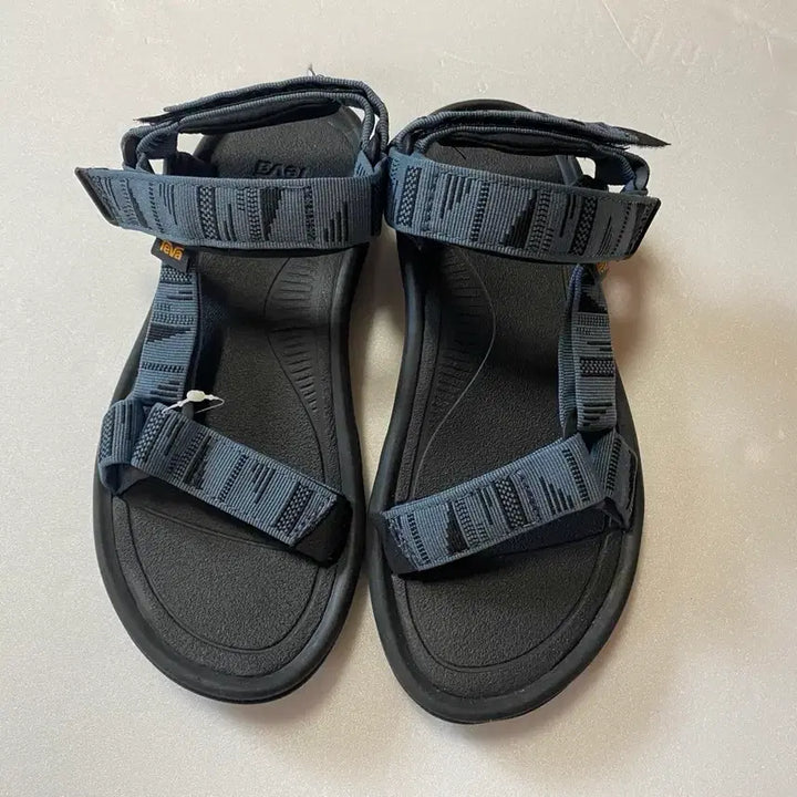 [BUNJANG] Teva Sandals - Size 250 (New) / Teva 샌들 250(새상품)