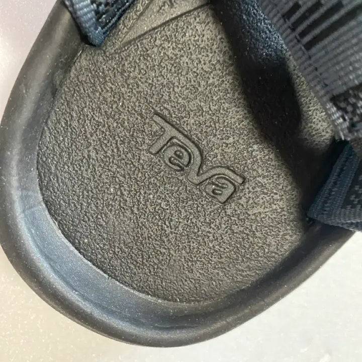 [BUNJANG] Teva Sandals - Size 250 (New) / Teva 샌들 250(새상품)