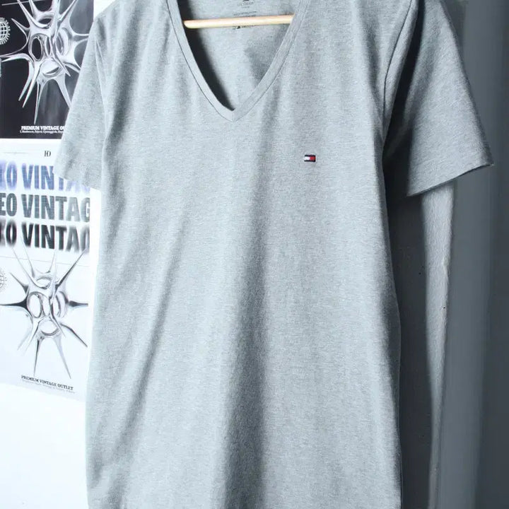 [BUNJANG] Tommy Hilfiger V-Neck Basic T-Shirt - Gray / (S-M) 타미힐피거 반팔 티셔츠 브이넥 그레이 기본-18682