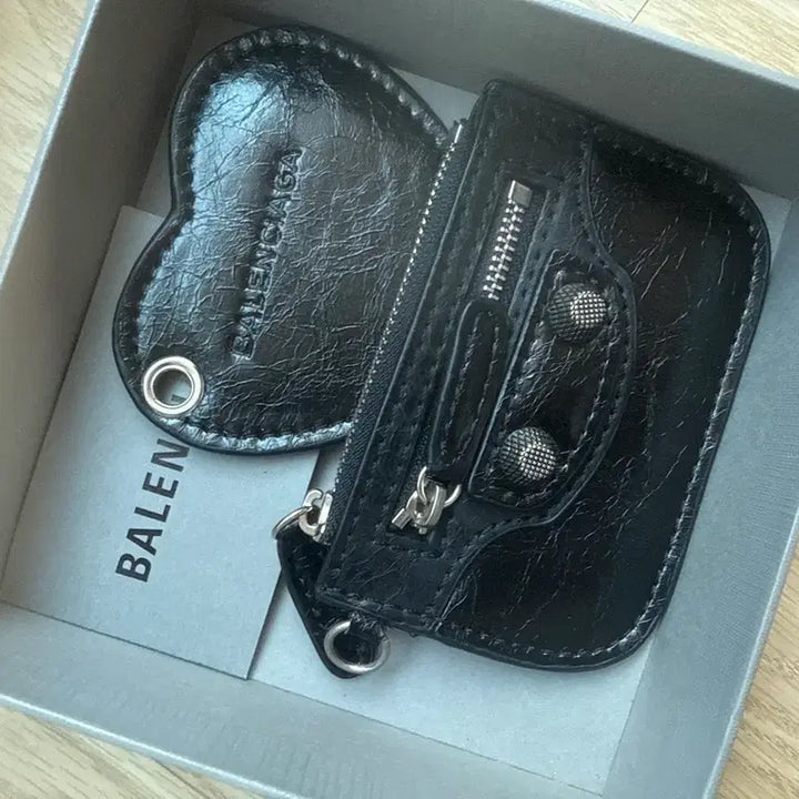 [SOLD OUT] 발렌시아가 블랙 카드지갑 + 하트 거울 키링