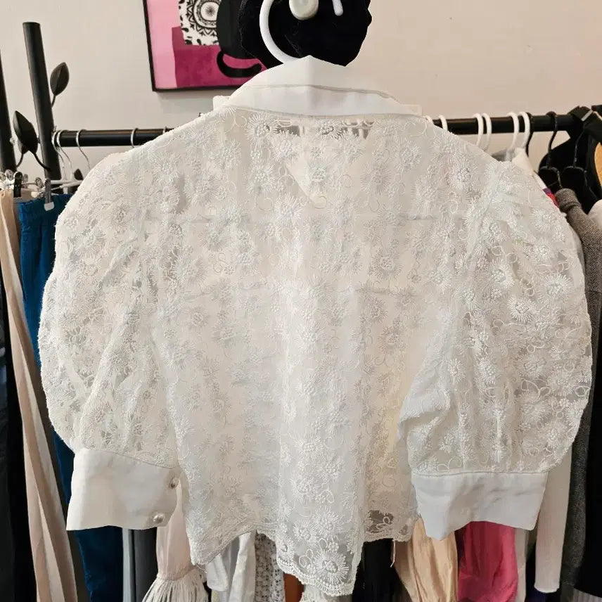 [BUNJANG] White Lace Blouse and Skirt Set with Pearl Buttons and Puff Sleeves / 화이트 레이스 블라우스 진주 단추 퍼프소매 스커트 세트