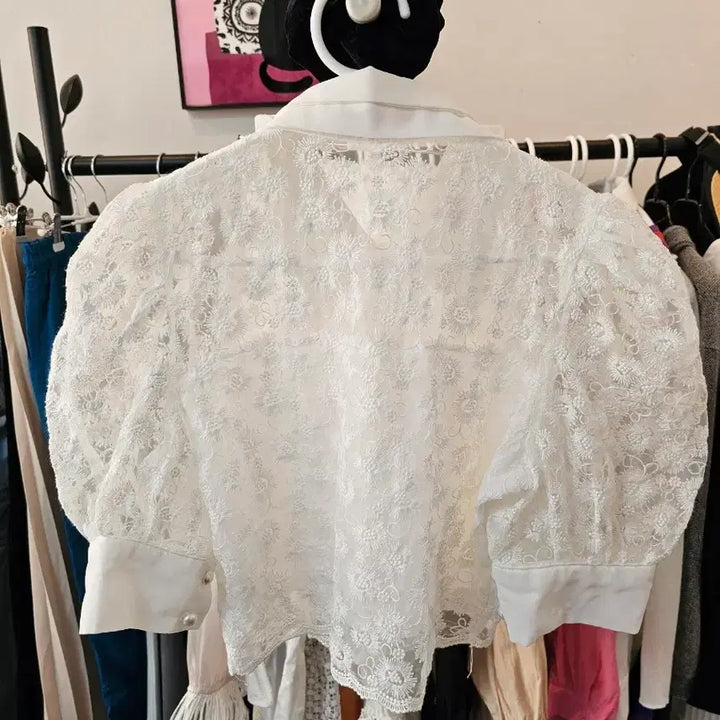 [BUNJANG] White Lace Blouse and Skirt Set with Pearl Buttons and Puff Sleeves / 화이트 레이스 블라우스 진주 단추 퍼프소매 스커트 세트