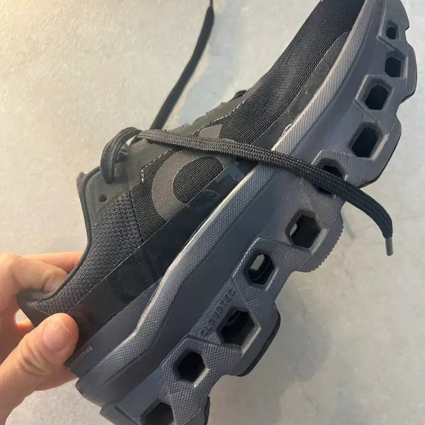 [BUNJANG] Onrunning Black Hiking/Trekking Shoes (225) / 온러닝 블랙 225