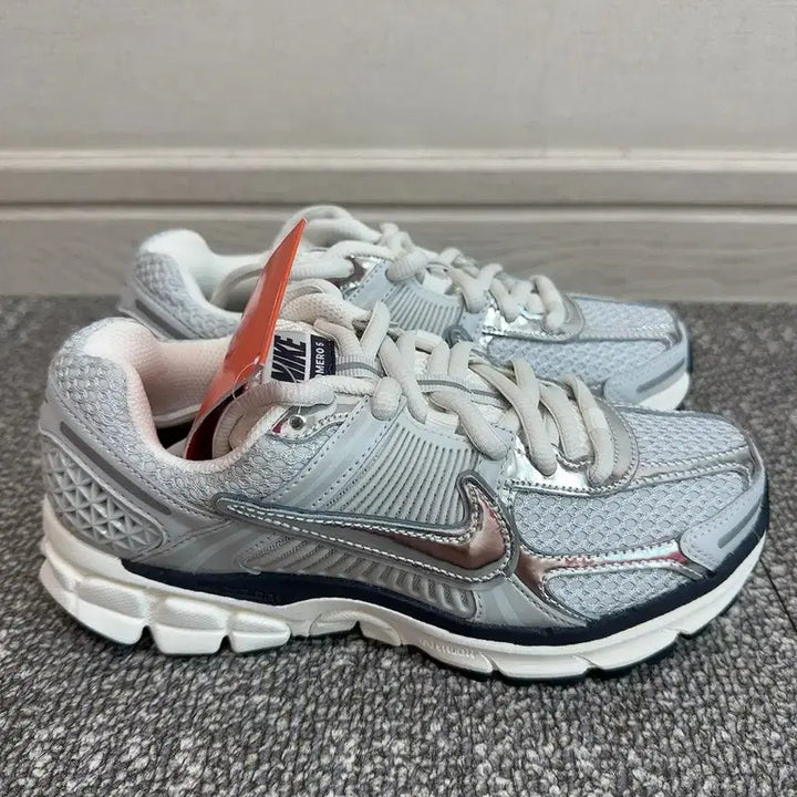 [BUNJANG] Nike Zoom Vomero 5 Photon Dust Metallic Silver / [235] 나이키 줌 보메로5 포톤 더스트 앤 메탈릭 실버