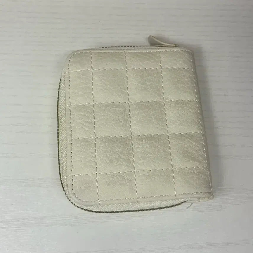 [BUNJANG] Ivory Quilted Wallet / 아이보리 지갑