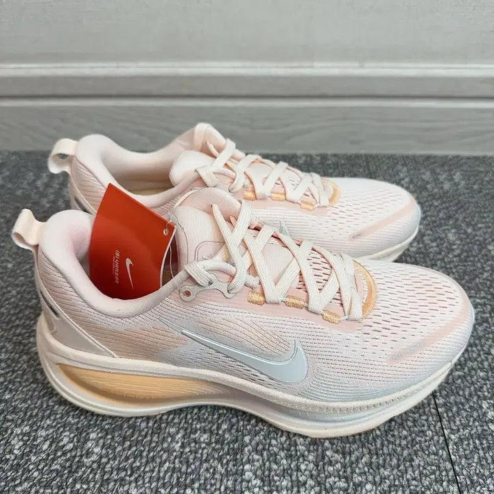 [BUNJANG] Nike Zoom Vomero 18 Guava Ice Orange Chalk 235 / [235] 나이키 줌 보메로18 구아바 아이스 오렌지 초크