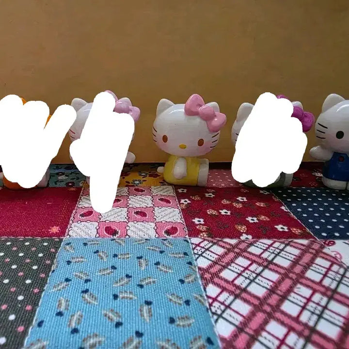 [BUNJANG] Sanrio Kitty Summer Rainbow Candy Mini Figure / 키티 썸머 레인보우 캔디 미니 피규어 산리오