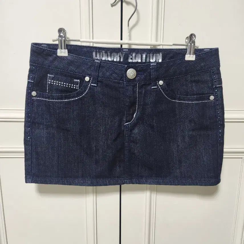 [BUNJANG] Guess Y2K Cubic Black Indigo Raw Denim Mini Skirt / (30)게스 y2k 큐빅 흑진청 데님 생지 미니 스커트