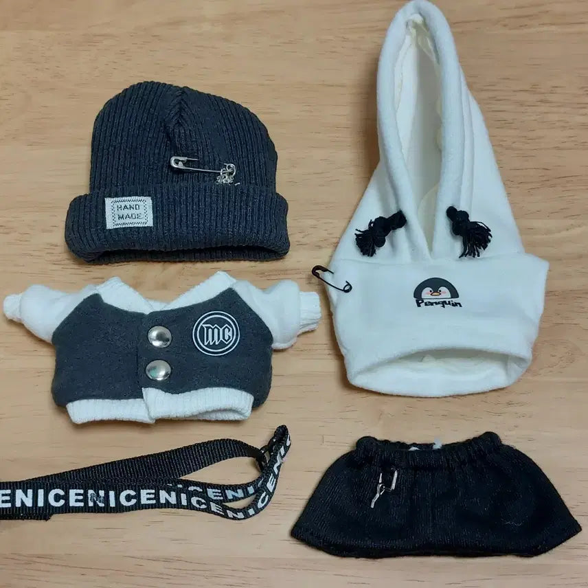[BUNJANG] 10cm Doll Clothes Cat Baseball Jacket Black Penguin Non-属性 Cotton Doll Clothes / 10cm 인형옷 야옹캣 야구점퍼 블랙 펭귄 무속성 솜인형옷 야잠 새상품