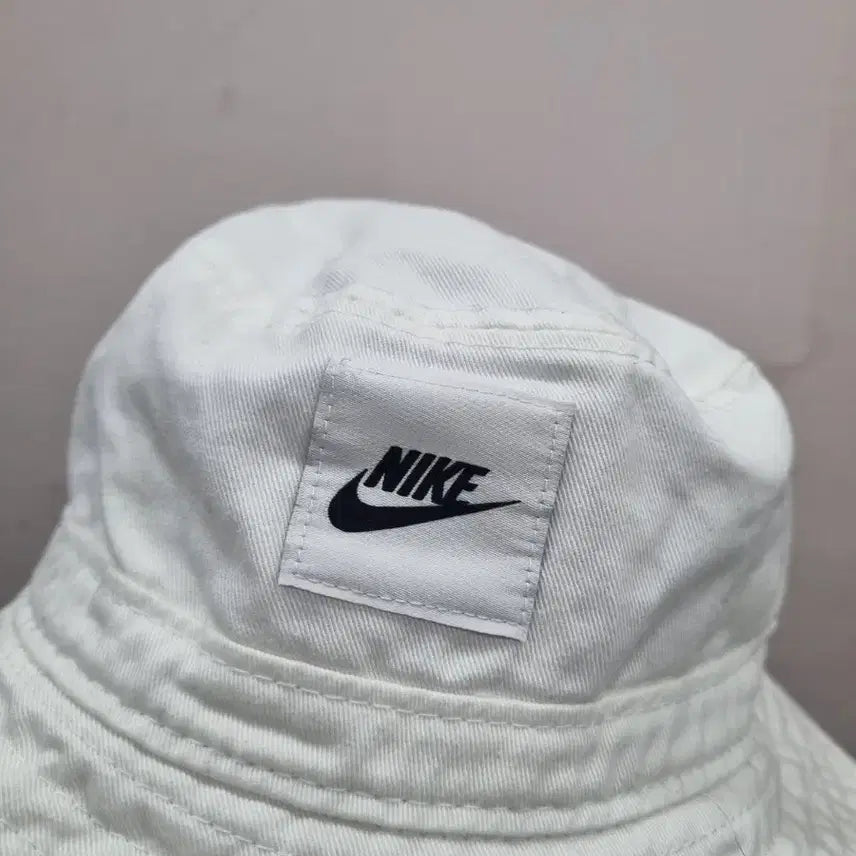 [BUNJANG] Nike White Bucket Hat (58cm) / 나이키 화이트 버킷햇 모자  여성용  58cm