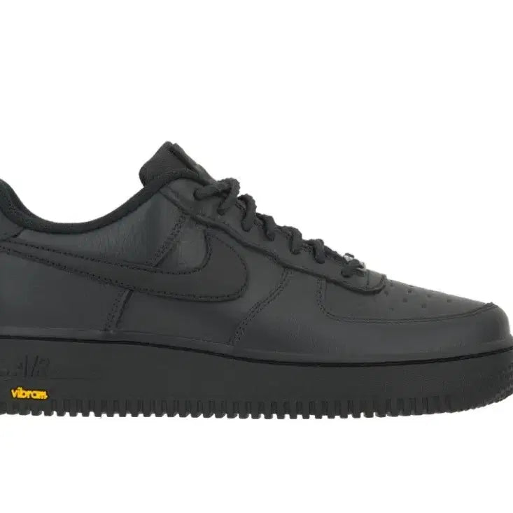 [BUNJANG] Nike Air Force 1 Low Gore-Tex Vibram Black Sneakers / 에어포스 1 로우 고어텍스 비브람 블랙 260사이즈