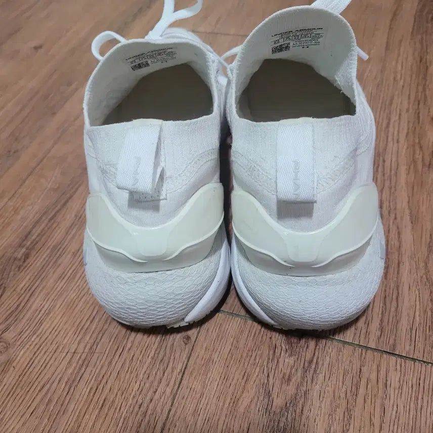 [SOLD OUT] 언더아머 팬텀 화이트 운동화 (265mm)