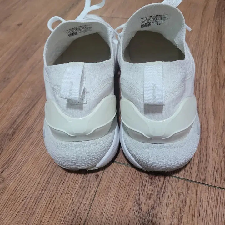 [SOLD OUT] 언더아머 팬텀 화이트 운동화 (265mm)