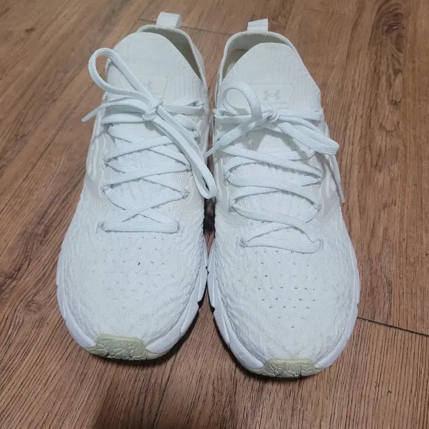 [SOLD OUT] 언더아머 팬텀 화이트 운동화 (265mm)