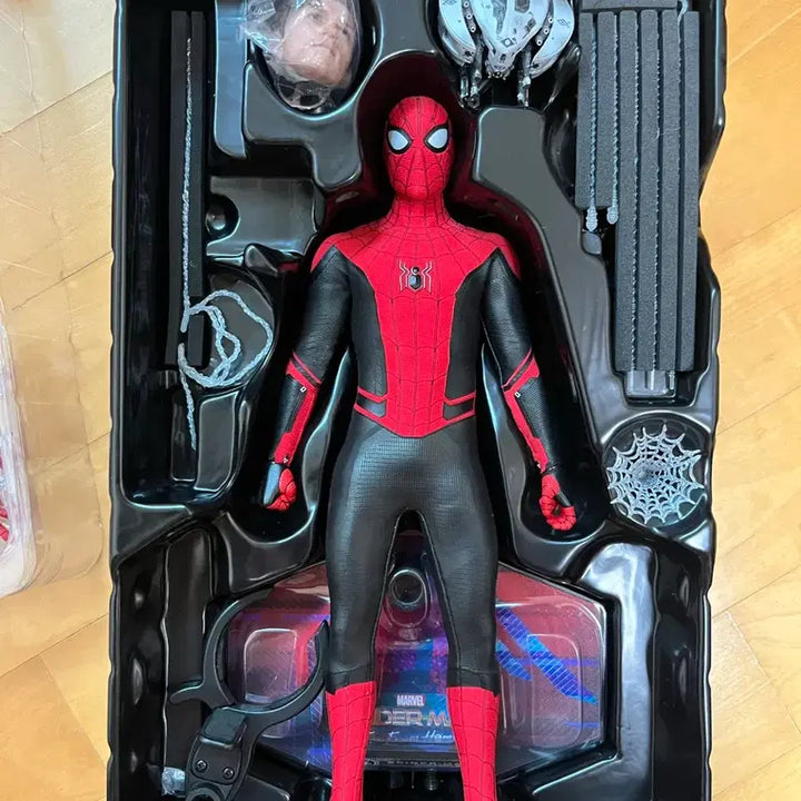 [BUNJANG] Hot Toys Spider-Man Far From Home Upgrade Suit Figure / 핫토이 스파이더맨 파프롬홈 업그레이드 슈트