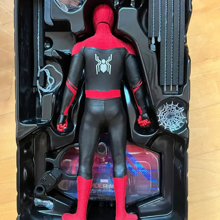 [BUNJANG] Hot Toys Spider-Man Far From Home Upgrade Suit Figure / 핫토이 스파이더맨 파프롬홈 업그레이드 슈트