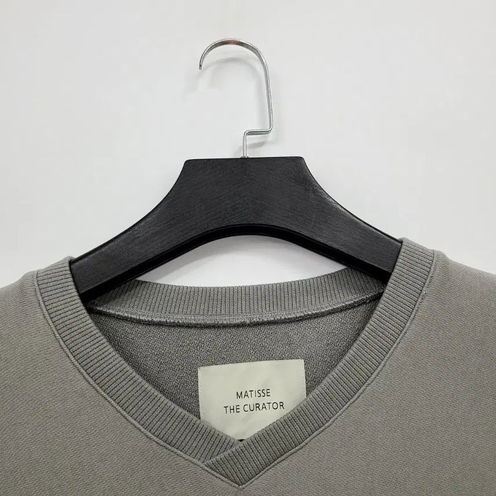 [BUNJANG] Matisse The Curator V-Neck Sweatshirt Grey / 마티스 더 큐레이터 V넥 맨투맨 회색/1/앨리스/1198