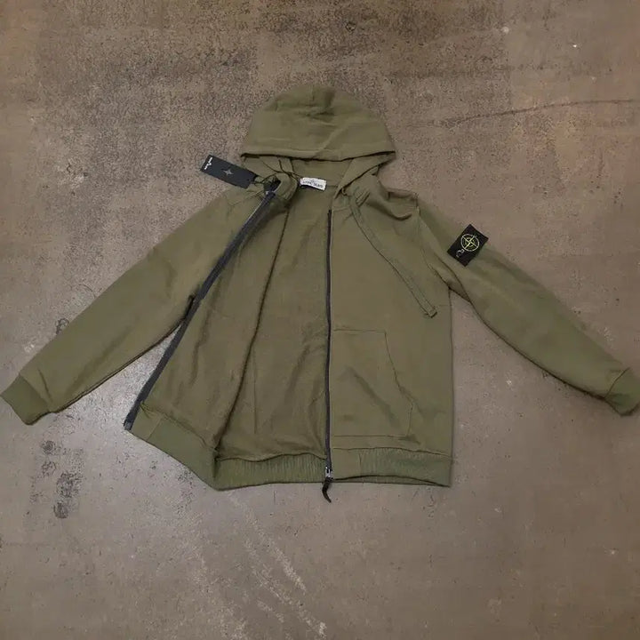 [BUNJANG] Stone Island Khaki Hooded Zip-Up Jacket L / 스톤아일랜드 후드집업 100(L) 새상품